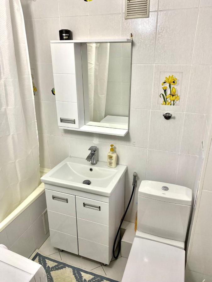 Appartement Просторная 3 Комнатная Квартира На Арбате à Almaty Extérieur photo