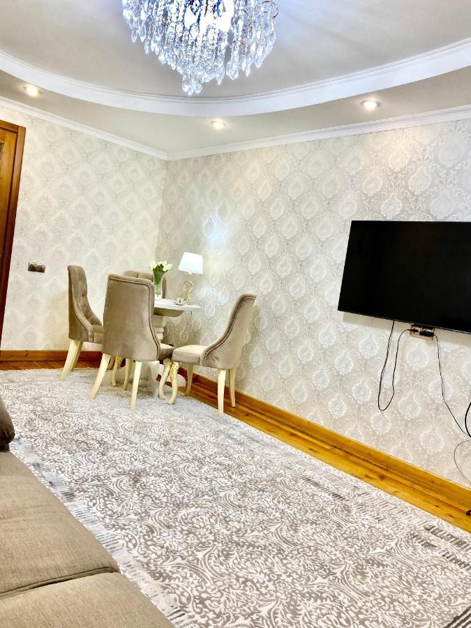 Appartement Просторная 3 Комнатная Квартира На Арбате à Almaty Extérieur photo